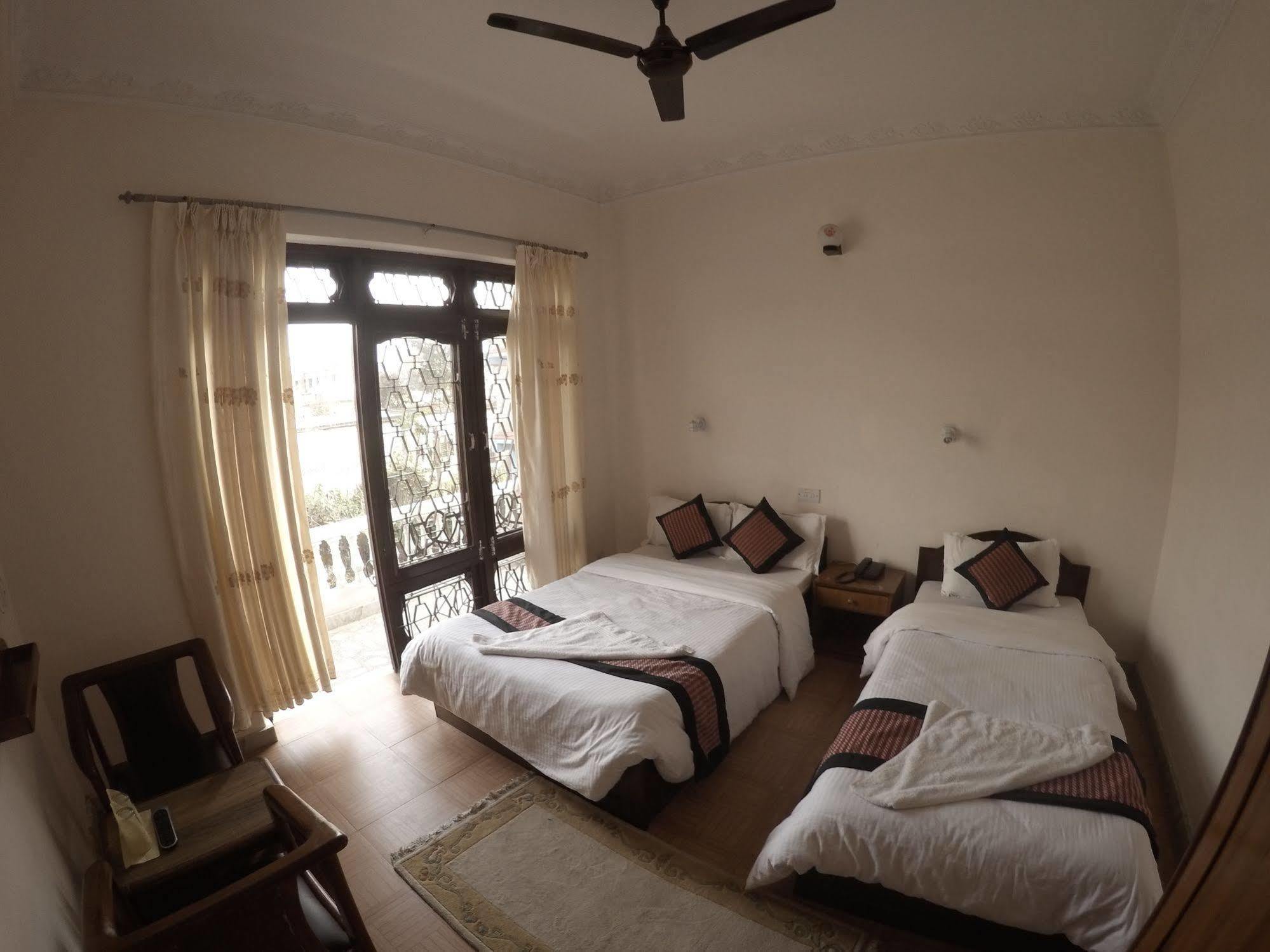Hotel Dream Pokhara Esterno foto