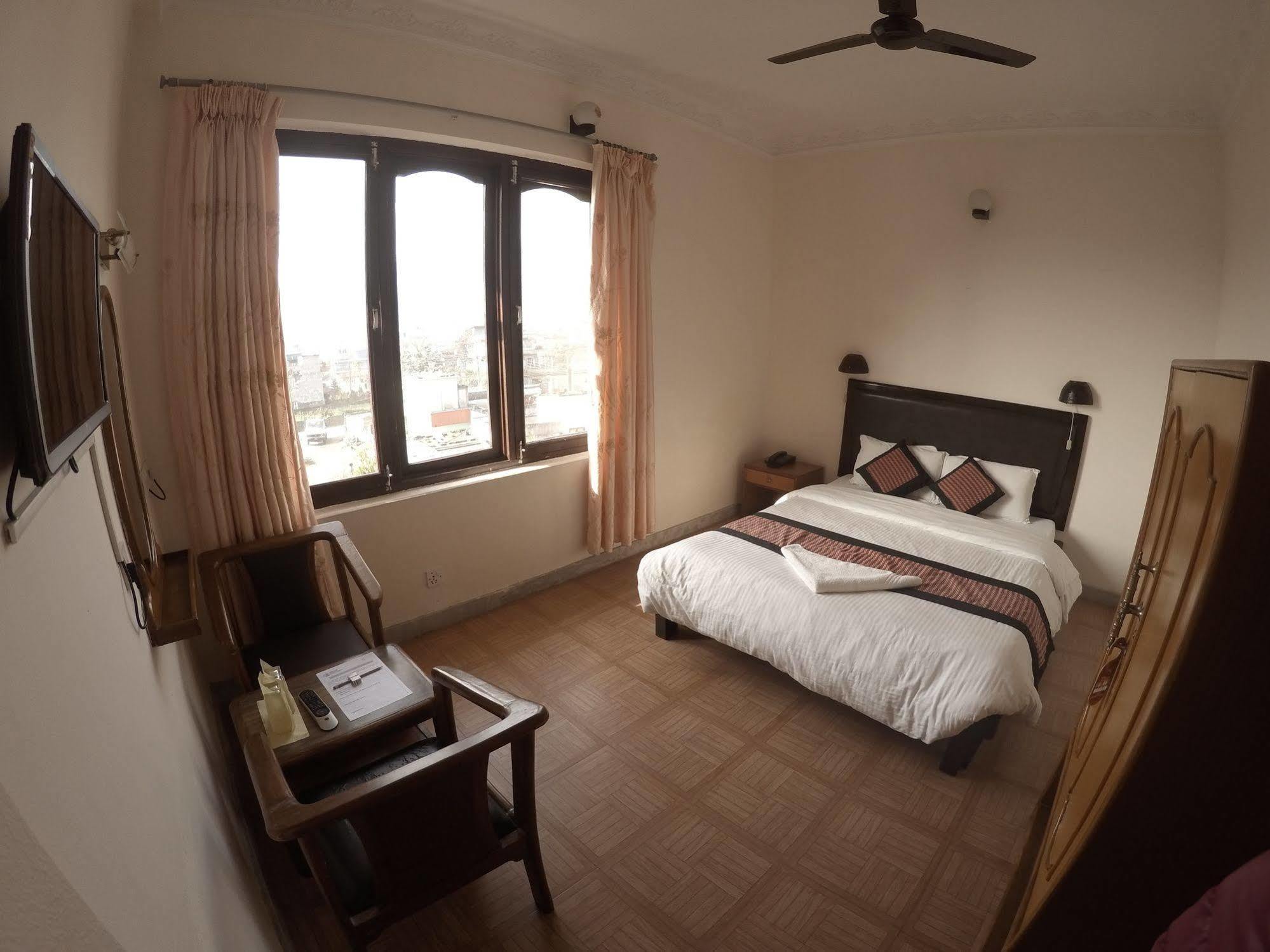 Hotel Dream Pokhara Esterno foto