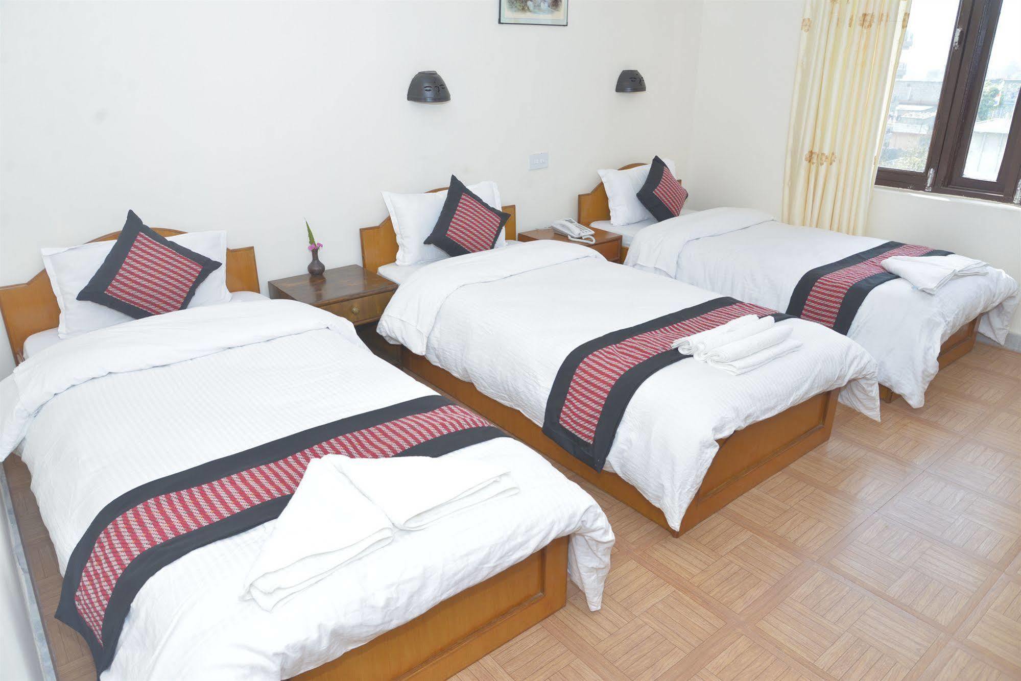 Hotel Dream Pokhara Esterno foto